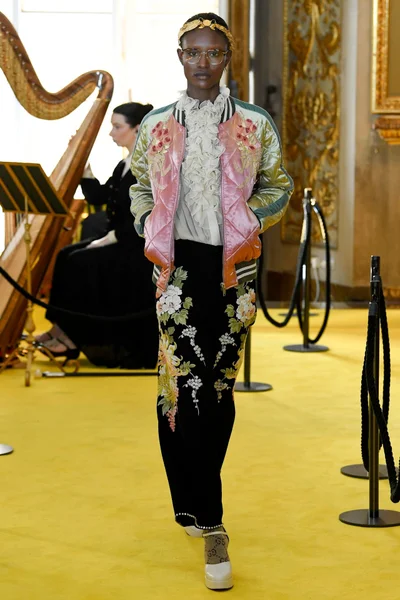 Look 50